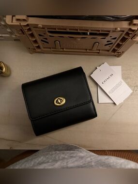 coach turnlock wallet
